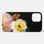 Bee op roze gele rozenbloemen Case-Mate iPhone case (Achterkant (horizontaal))