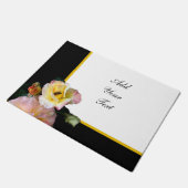 Bee op roze gele rozenbloemen deurmat (Schuin)