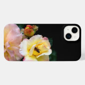 Bee op roze gele rozenbloemen iPhone hoesje (Achterkant horizontaal)