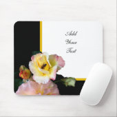 Bee op roze gele rozenbloemen muismat (Met muis)