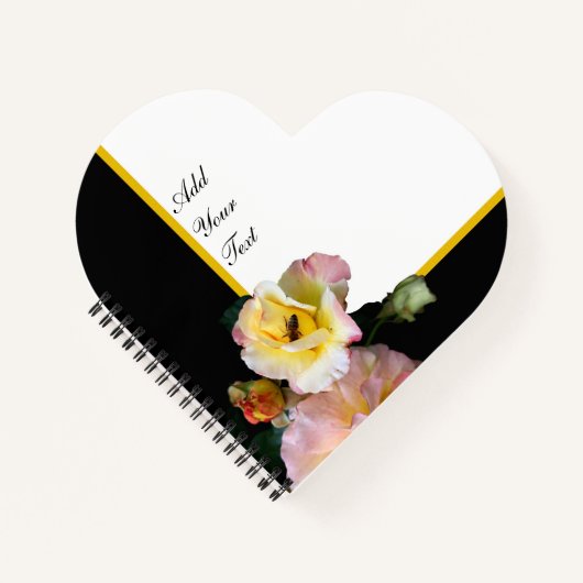 Bee op roze gele rozenbloemen notitieboek (Voorkant)
