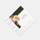 Bee op roze gele rozenbloemen servet (Hoek)