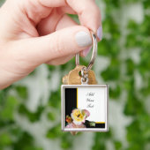 Bee op roze gele rozenbloemen sleutelhanger (Hand)