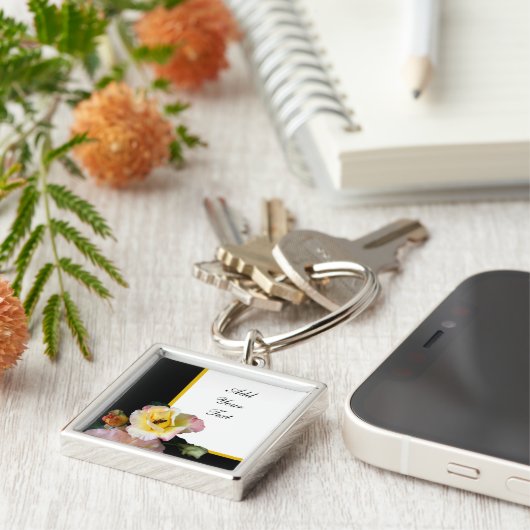 Bee op roze gele rozenbloemen sleutelhanger (Zijkant)