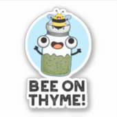 Bee op Thyme Funny Herb Insect Pun Sticker (Voorkant)