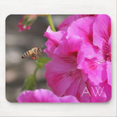 Bee Pollinating Pink Floral Monogram Muismat (Voorkant)