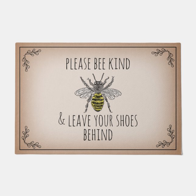 Bee Sind-schoenen achter Deurmat (Voorkant)