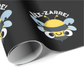 Bee-zarre Funny Bizarre Bee Pun Dark BG Cadeaupapier (Rol Hoek)