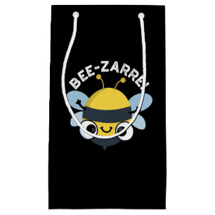 Bee-zarre Funny Bizarre Bee Pun Dark BG Klein Cadeauzakje