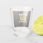 Beekeeper Gift | Bee Work Hard Stay Bumble Shot Glas (Achterkant)