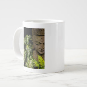 beeld in een tuin: Chiang Mai, Thailand Grote Koffiekop