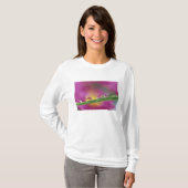 Beeld van asters gevormd in waterdruppels t-shirt (Voorkant volledig)