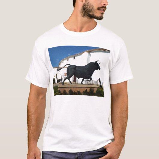 beeld van een stier in Ronda, Spanje T-shirt (Voorkant)