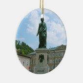 Beeld van Mozart in Salzburg Keramisch Ornament (Rechts)