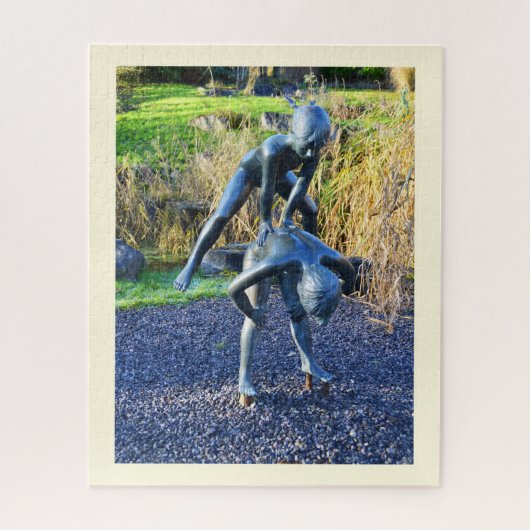 beeld van twee kinderen die spelen legpuzzel (Verticaal)