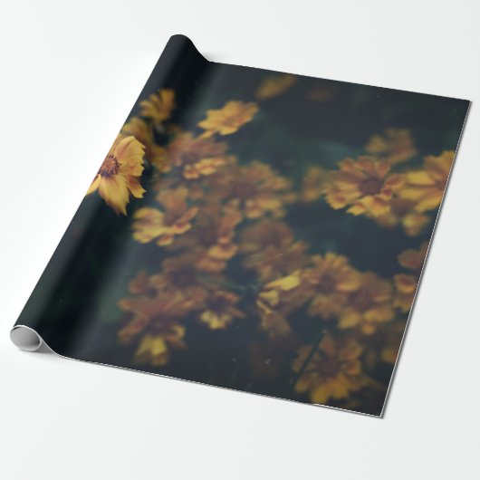 BEELDFOTOGRAFIE VAN GEEL CADEAUPAPIER (Uitgerold)