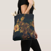 BEELDFOTOGRAFIE VAN GEEL TOTE BAG (Dichtbij)