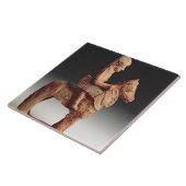 Beeldje van een gewapend paardenvarken, Byblos, 8e Tegeltje (Zijkant)