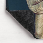 Beeldje van een vrouw die een dubbelflute speelt muismat (Hoek)