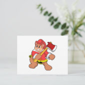 Beer als brandweerman met Ax Briefkaart (Staand voorkant)