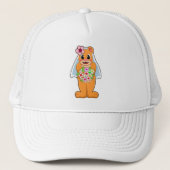 Beer als bruid met bloemen trucker pet (Voorkant)