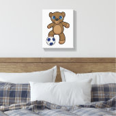 Beer als Voetbalspeler met Voetbal Canvas Afdruk (Insitu (Slaapkamer))