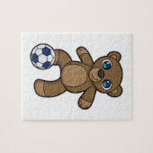 Beer als Voetbalspeler met Voetbal Legpuzzel (Horizontaal)