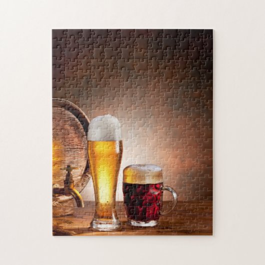 Beer barrel with beer glasses on a wooden table 2 legpuzzel (Verticaal)