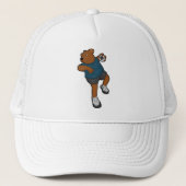 Beer bij Handbalspeler met handbal Trucker Pet (Voorkant)