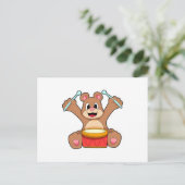 Beer bij muziek met drum briefkaart (Staand voorkant)