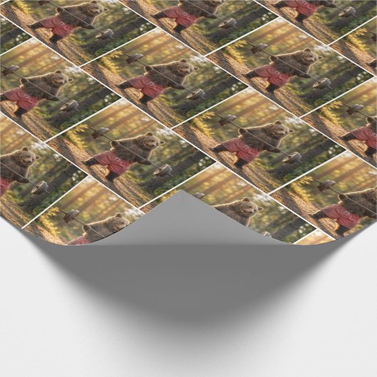 Beer die halters optilt in een zonnig bos cadeaupapier (Hoek)