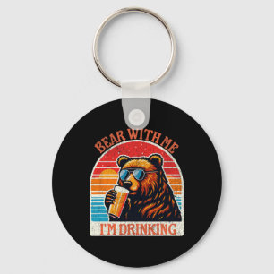 Beer drinkende beer buiten grappige grizzly hiking sleutelhanger