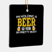 Beer Drinker I Am Holding A Beer Birthday Keramisch Ornament (Rechts)