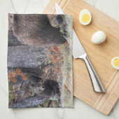 Beer en beugel in Yellowstone Kitchen Towel Theedoek (Quarter Fold)