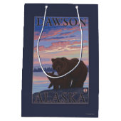 Beer en Cub - Dawson, Alaska Medium Cadeauzakje (Achterkant)