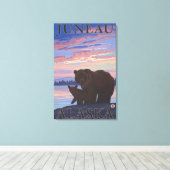 Beer en Cub - Juneau, Alaska Canvas Afdruk (Insitu (Houten vloer))