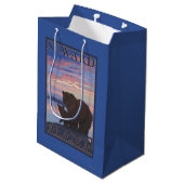 Beer en Cub - Seward, Alaska Medium Cadeauzakje (Achterkant Gekanteld)