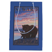 Beer en Cub - Seward, Alaska Medium Cadeauzakje (Achterkant)
