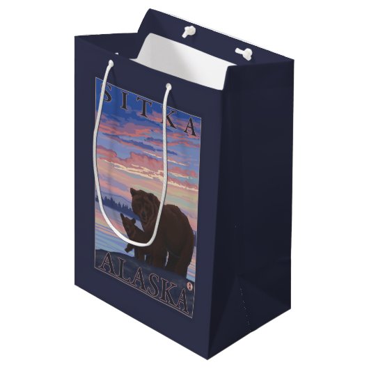 Beer en Cub - Sitka, Alaska Medium Cadeauzakje (Voorkant Gekanteld)