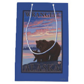 Beer en Cub - Wrangell, Alaska Medium Cadeauzakje (Achterkant)