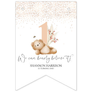 Beer en de eerste verjaardag van de bijen vlaggetjes