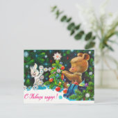 Beer en hazen versieren een kerstboom briefkaart (Staand voorkant)