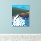 Beer Gevist in de rivier de McNeil, Alaska Canvas Afdruk (Insitu (Houten vloer))