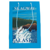 Beer Gevist in de rivier de Skagway, Alaska Medium Cadeauzakje (Voorkant)