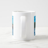 Beer Gevist in de rivier de Valdez, Alaska Grote Koffiekop (Achterkant)