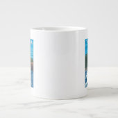 Beer Gevist in de rivier de Valdez, Alaska Grote Koffiekop (Voorkant)