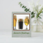 Beer Glasses & Holly Seasons Greetings Feestdagenkaart (Staand voorkant)