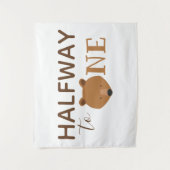 Beer halverwege één baby halve verjaardag wandkleed (Voorkant)