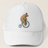 Beer in Circus met fiets Trucker Pet (Voorkant)
