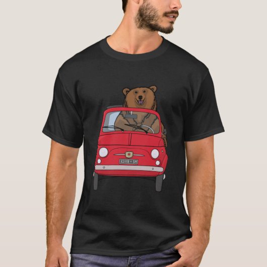 Beer in een rode Fiat 500   T-shirt (Voorkant)